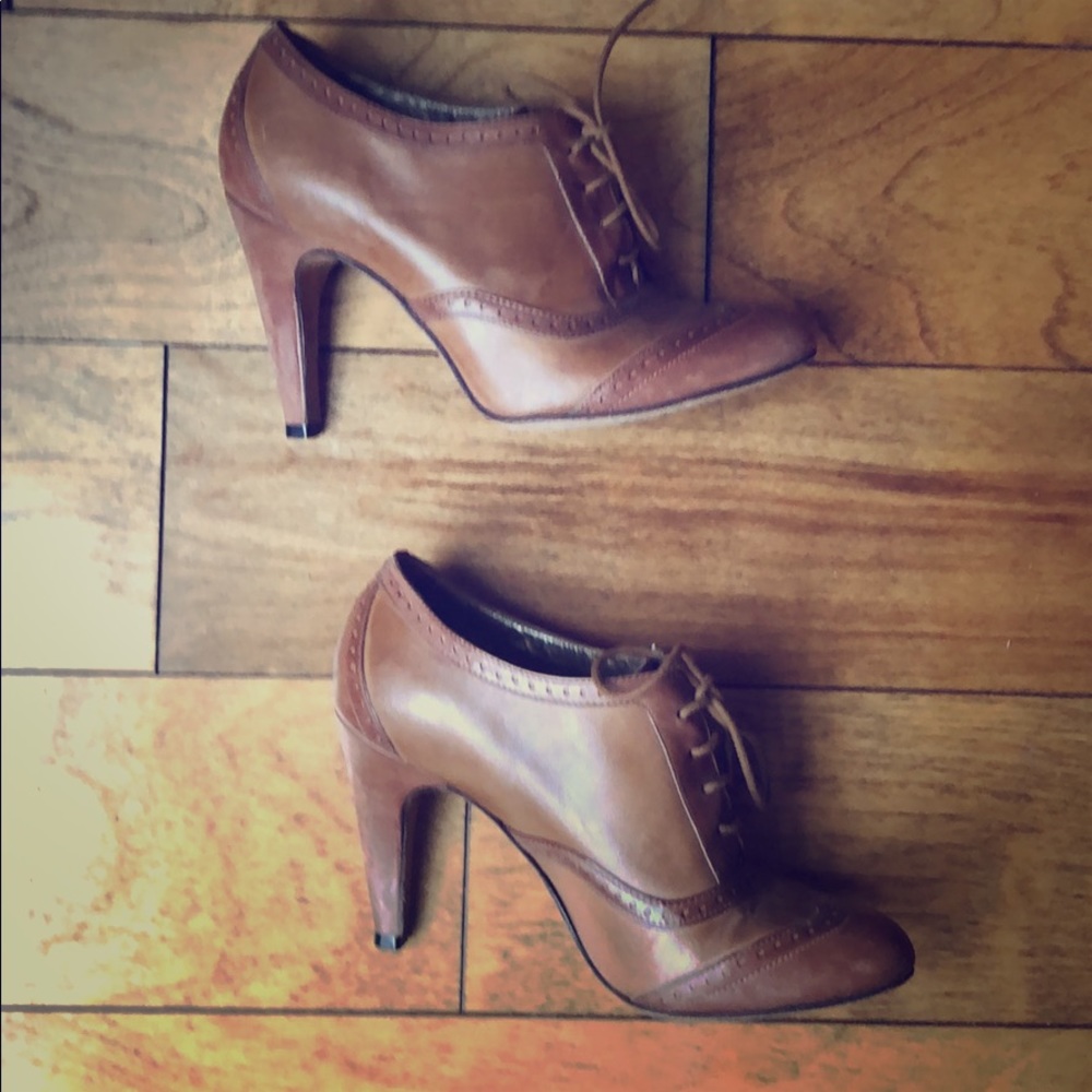 Leather men’s style tie shoetie. Size 7.5